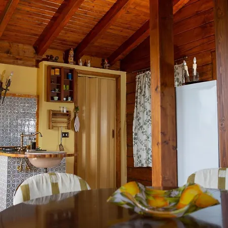 Шале Chalet Tra Gli Ulivi: • Giardino • Wifi • A/c • Bbq Capri Leone