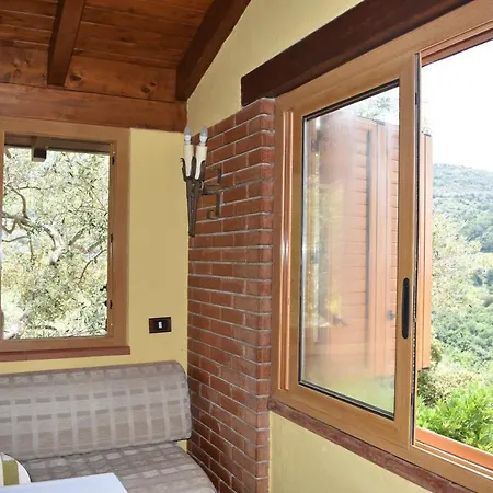 Chalet Tra Gli Ulivi: • Giardino • Wifi • A/c • Bbq * Capri Leone