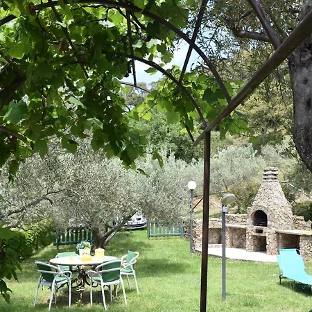 Chalet Tra Gli Ulivi: • Giardino • Wifi • A/c • Bbq *