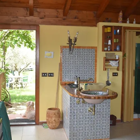Chalet Tra Gli Ulivi: • Giardino • Wifi • A/c • Bbq * Capri Leone