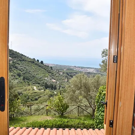 Chalet Tra Gli Ulivi: • Giardino • Wifi • A/c • Bbq * Capri Leone