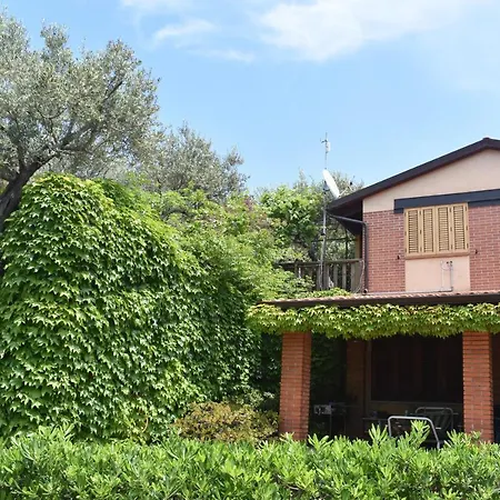 Chalet Chalet Tra Gli Ulivi: • Giardino • Wifi • A/c • Bbq Capri Leone